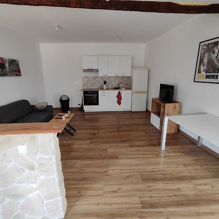 Petit Coin De Paradis Apartment Aups Exterior photo